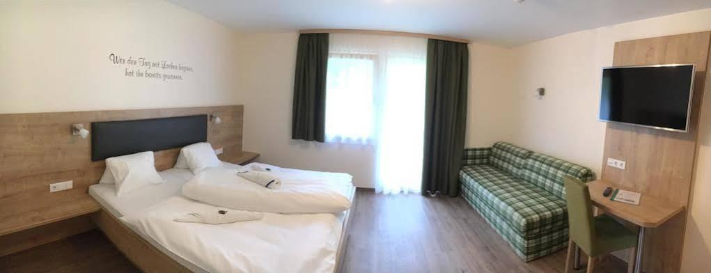 Hotel Starchlhof 斯拉德明 外观 照片